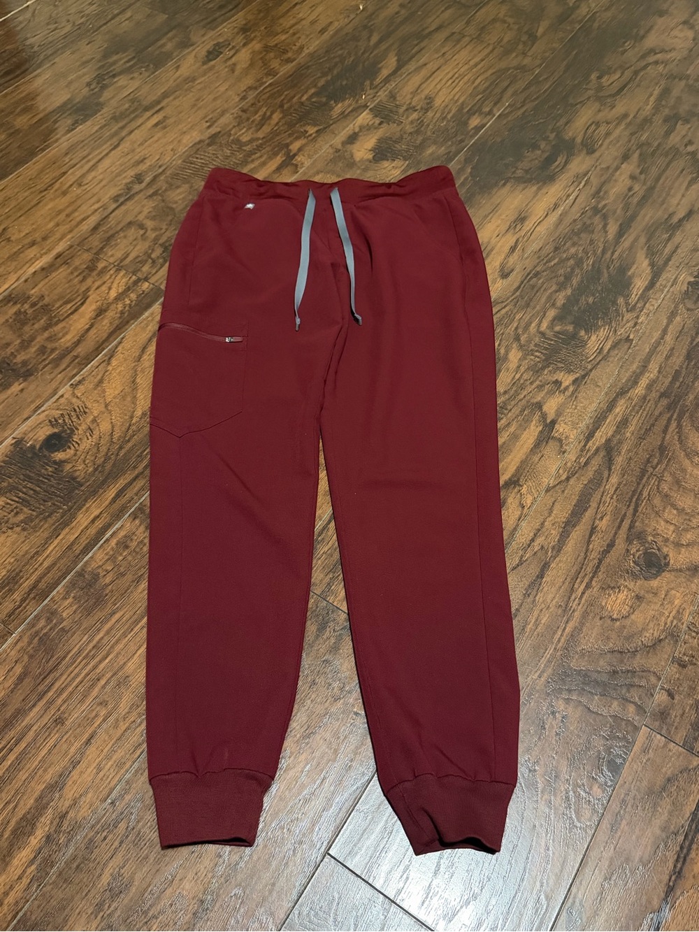 Figs women’s burgundy joggers scrubs size small